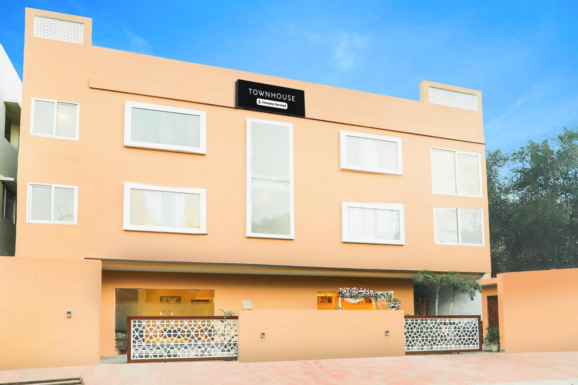 Super Townhouse Viraj Khand Formerly Veridian Inn Chinhat Zewnętrze zdjęcie