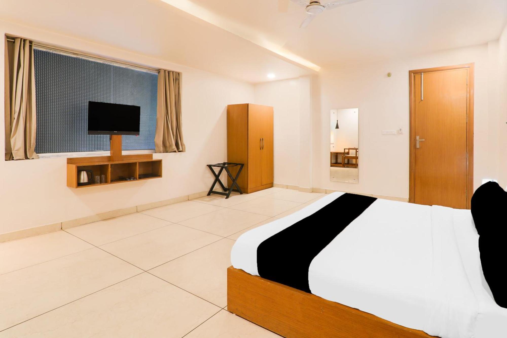 Super Townhouse Viraj Khand Formerly Veridian Inn Chinhat Zewnętrze zdjęcie
