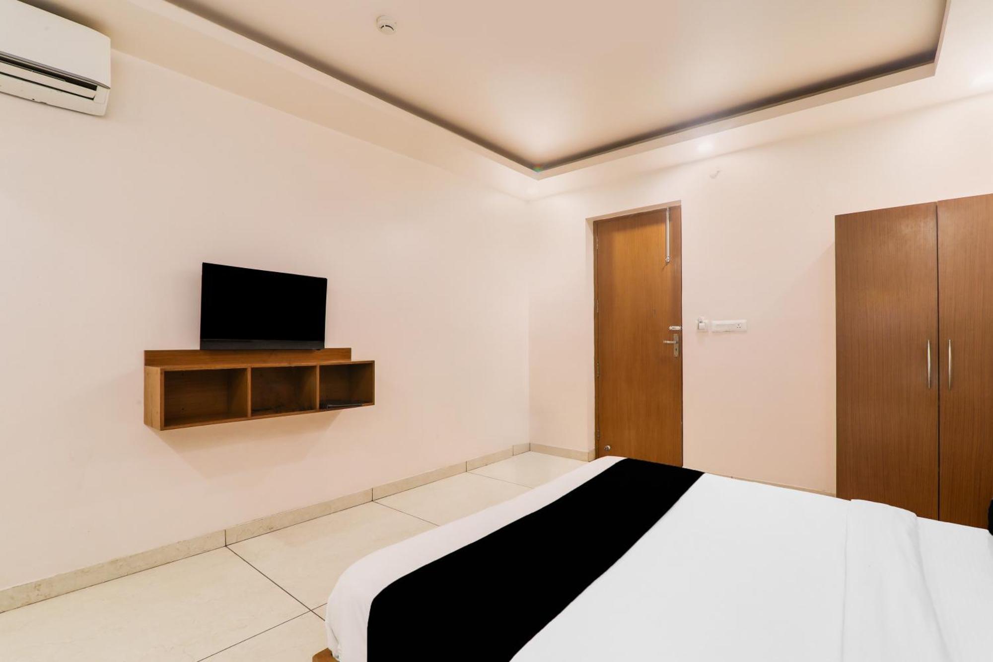 Super Townhouse Viraj Khand Formerly Veridian Inn Chinhat Zewnętrze zdjęcie