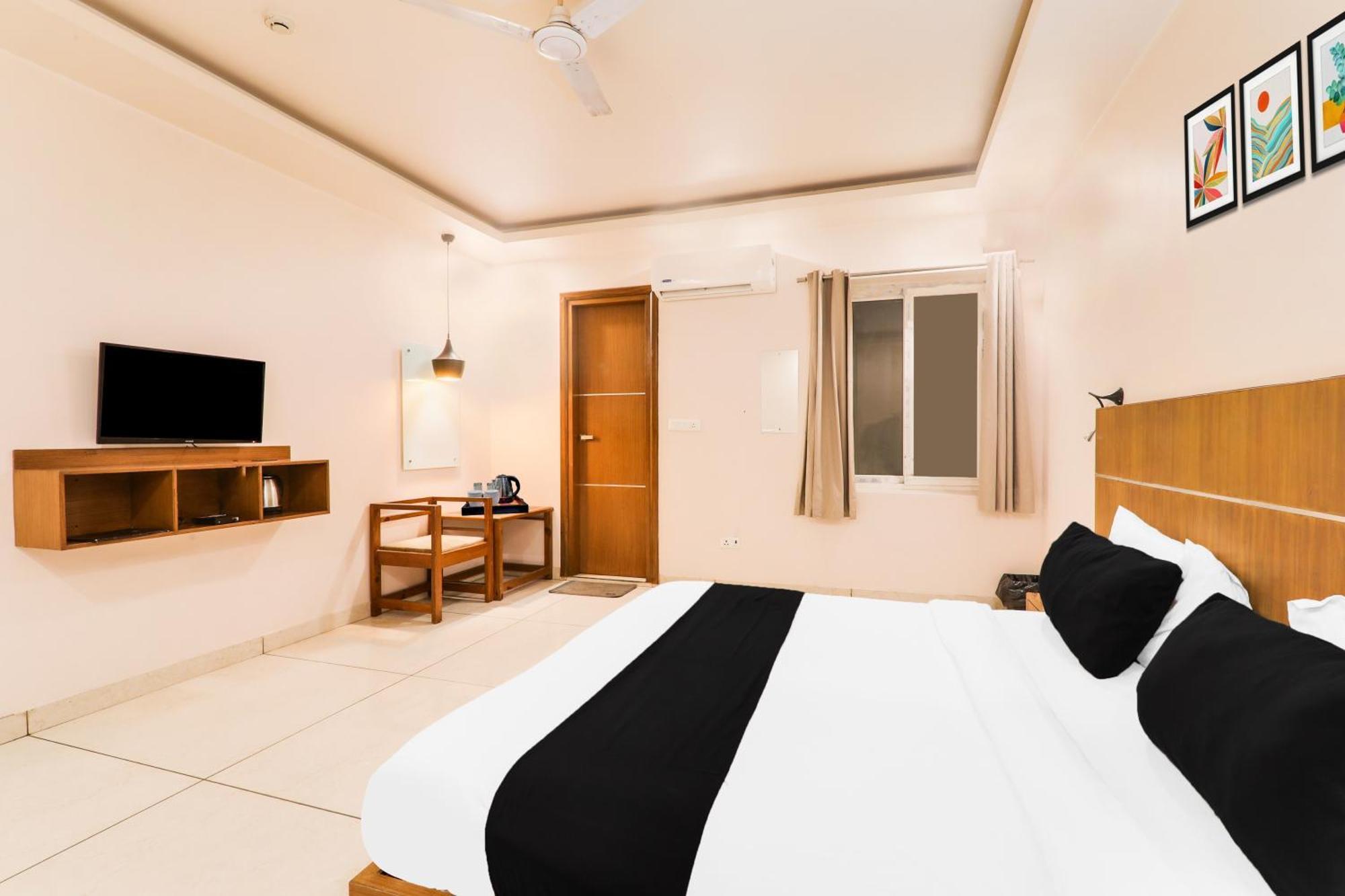 Super Townhouse Viraj Khand Formerly Veridian Inn Chinhat Zewnętrze zdjęcie